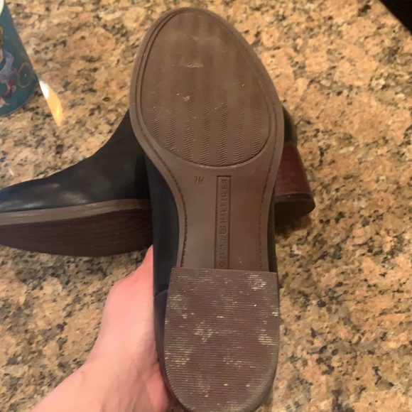 Cute Tommy Hilfiger black booties! - Picture 3 of 4